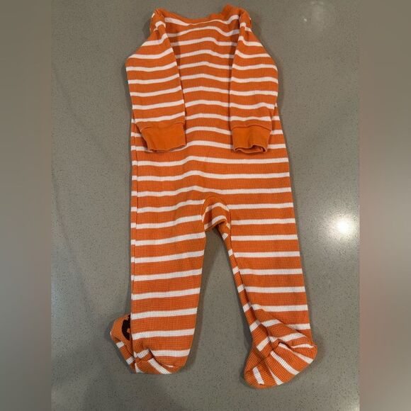 Carters Halloween pumpkin onesie with matching knitted pumpkin beanie/hat - Picture 5 of 9